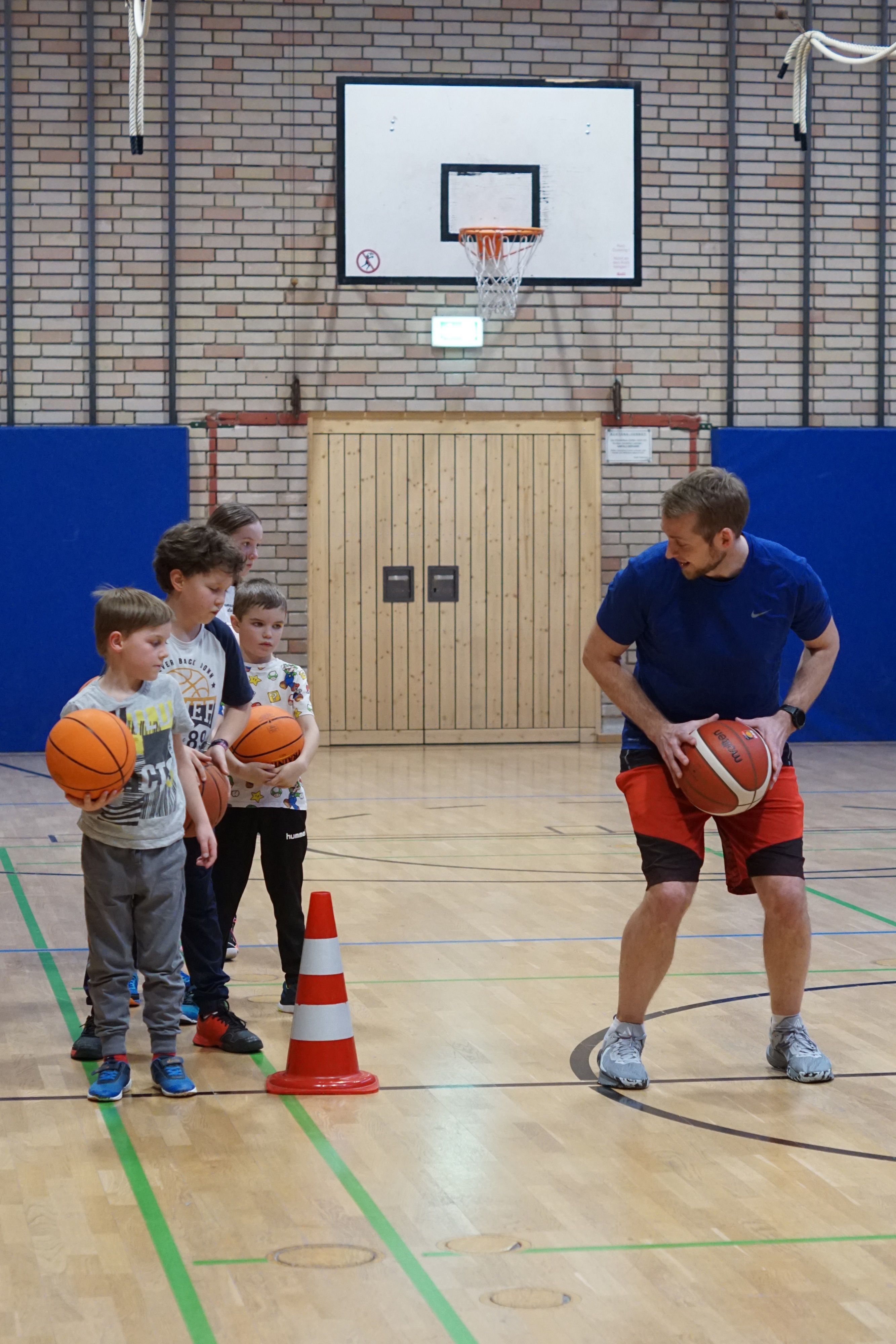 Wir suchen Basketballtariner!
